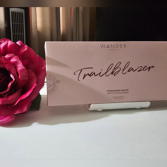WANDER Trailblazer Eyeshadow Palette; BNIB, full-size - Picture 9 of 10